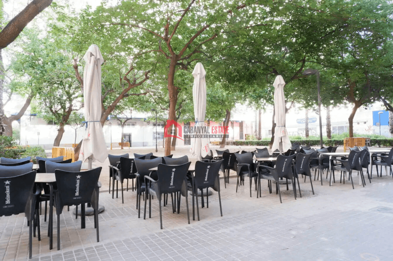 Oportunidad de inversión en Plaza Honduras: local en esquina con licencia definitiva