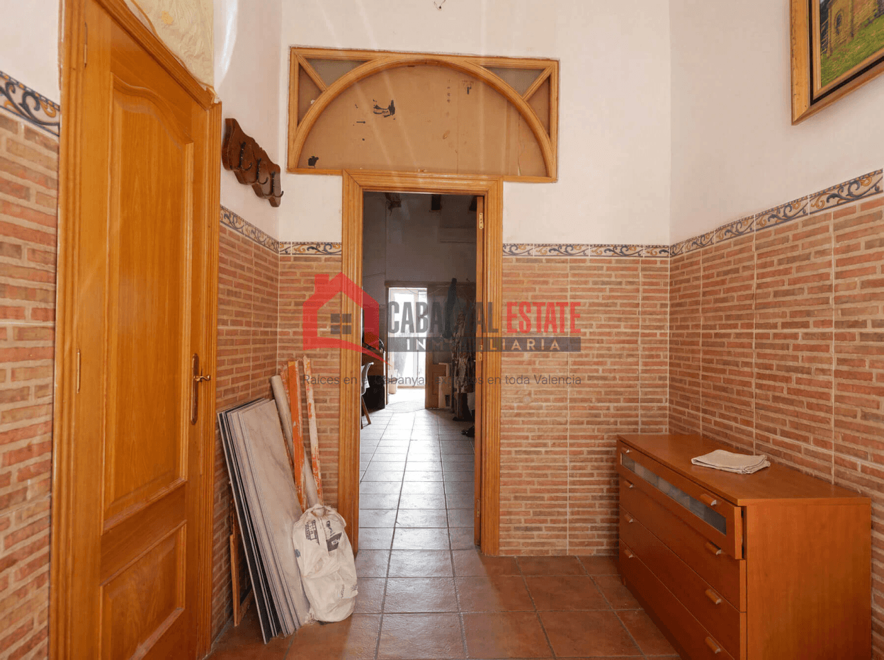 Planta baja con vigas vistas y espectacular patio de 23m²