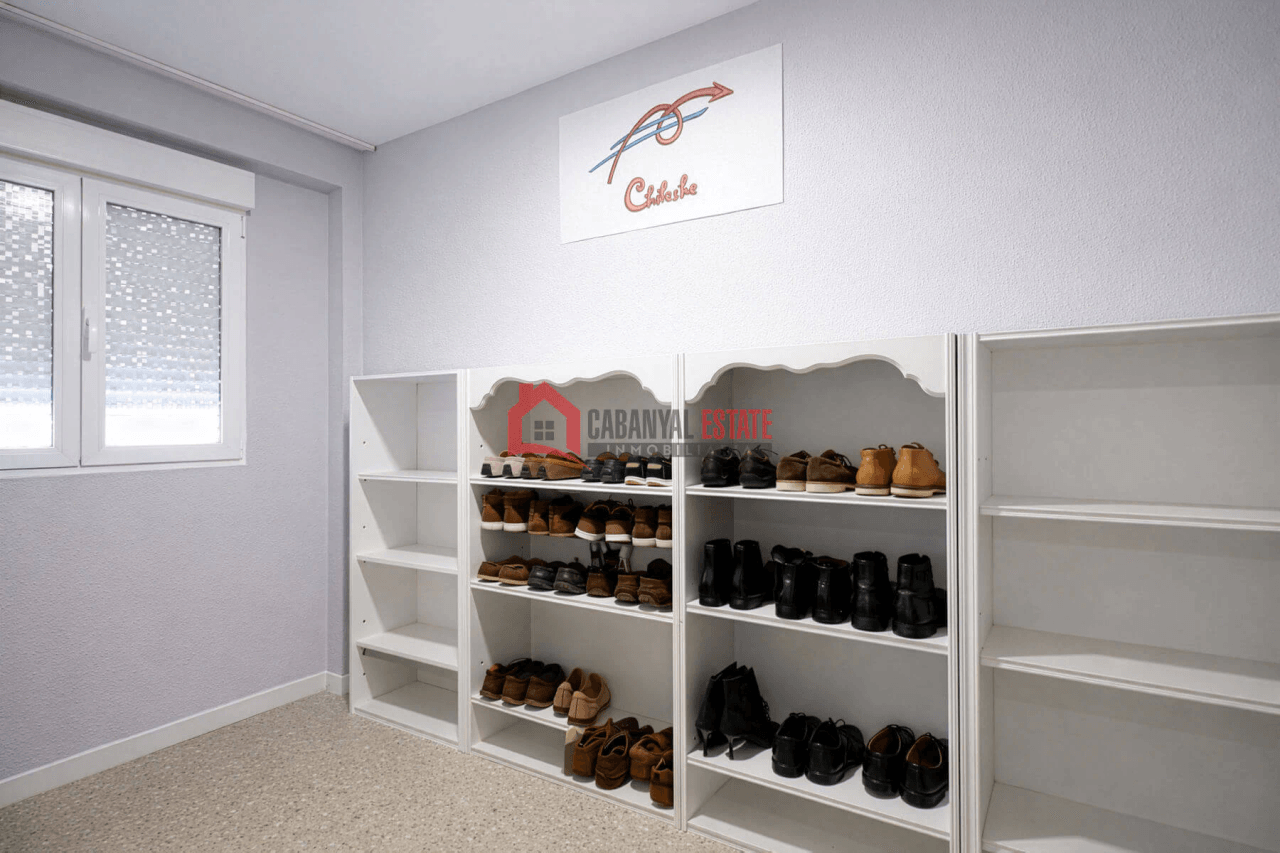 Piso frente al Parque del Oeste. Vistas despejadas, 4 hab. ¡Precio Negociable!