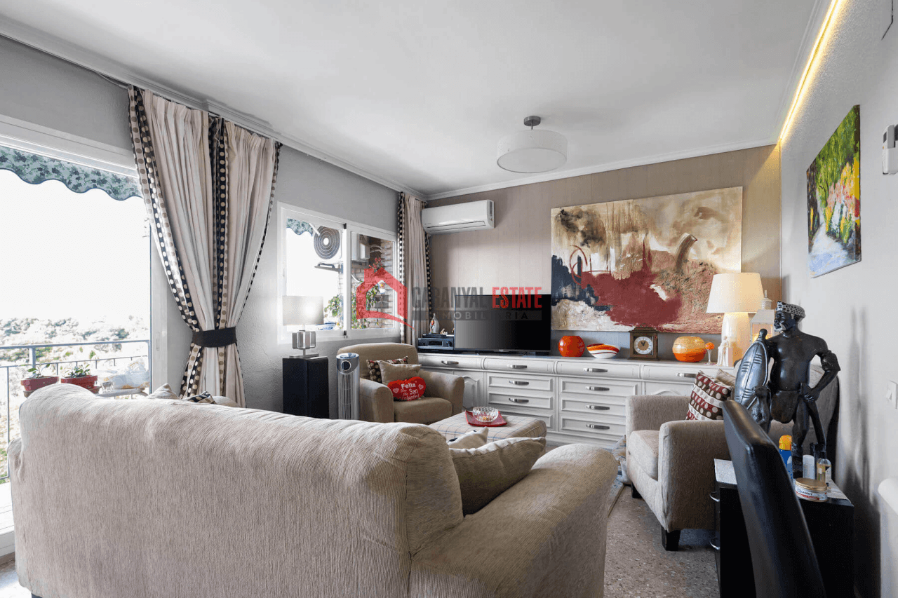 Piso frente al Parque del Oeste. Vistas despejadas, 4 hab. ¡Precio Negociable!