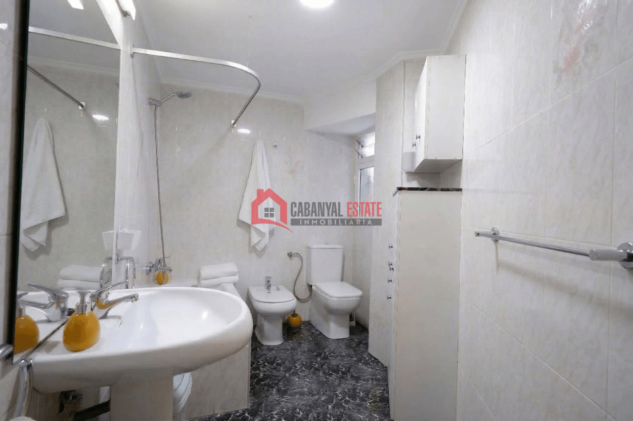 Piso frente al Parque del Oeste. Vistas despejadas, 4 hab. ¡Precio Negociable!