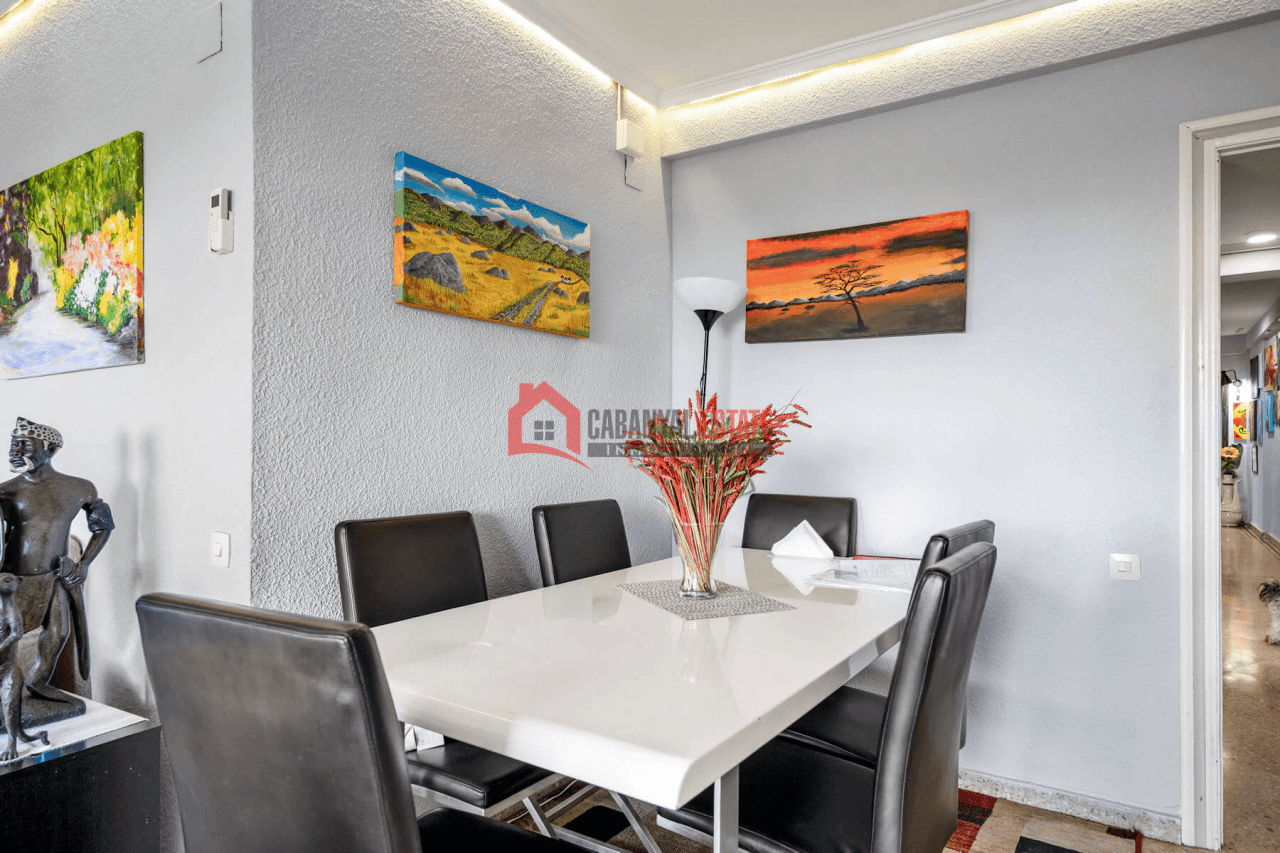 Piso frente al Parque del Oeste. Vistas despejadas, 4 hab. ¡Precio Negociable!