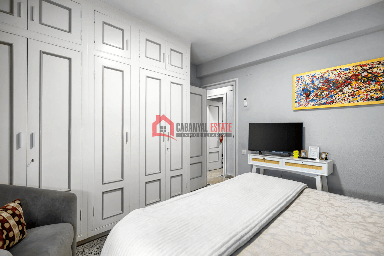 Piso frente al Parque del Oeste. Vistas despejadas, 4 hab. ¡Precio Negociable!
