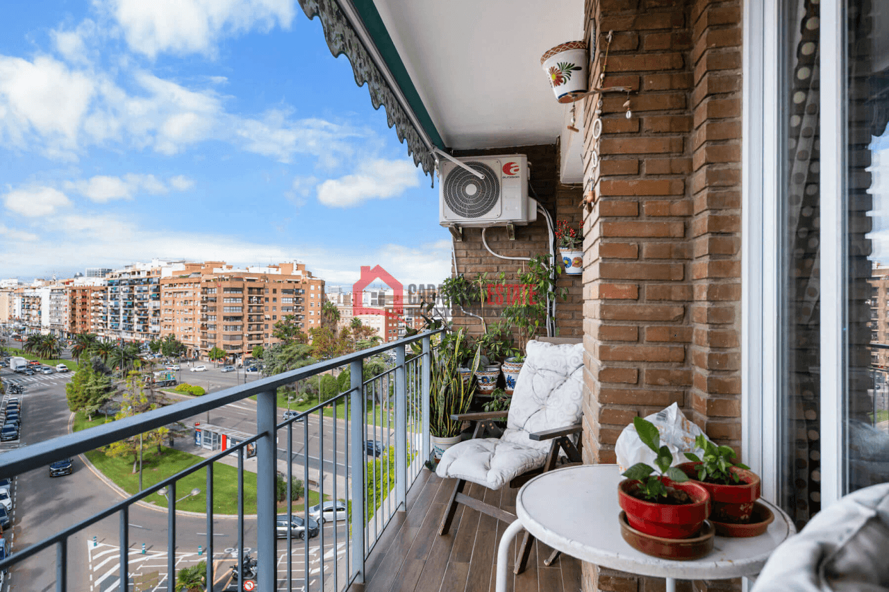 Piso frente al Parque del Oeste. Vistas despejadas, 4 hab. ¡Precio Negociable!