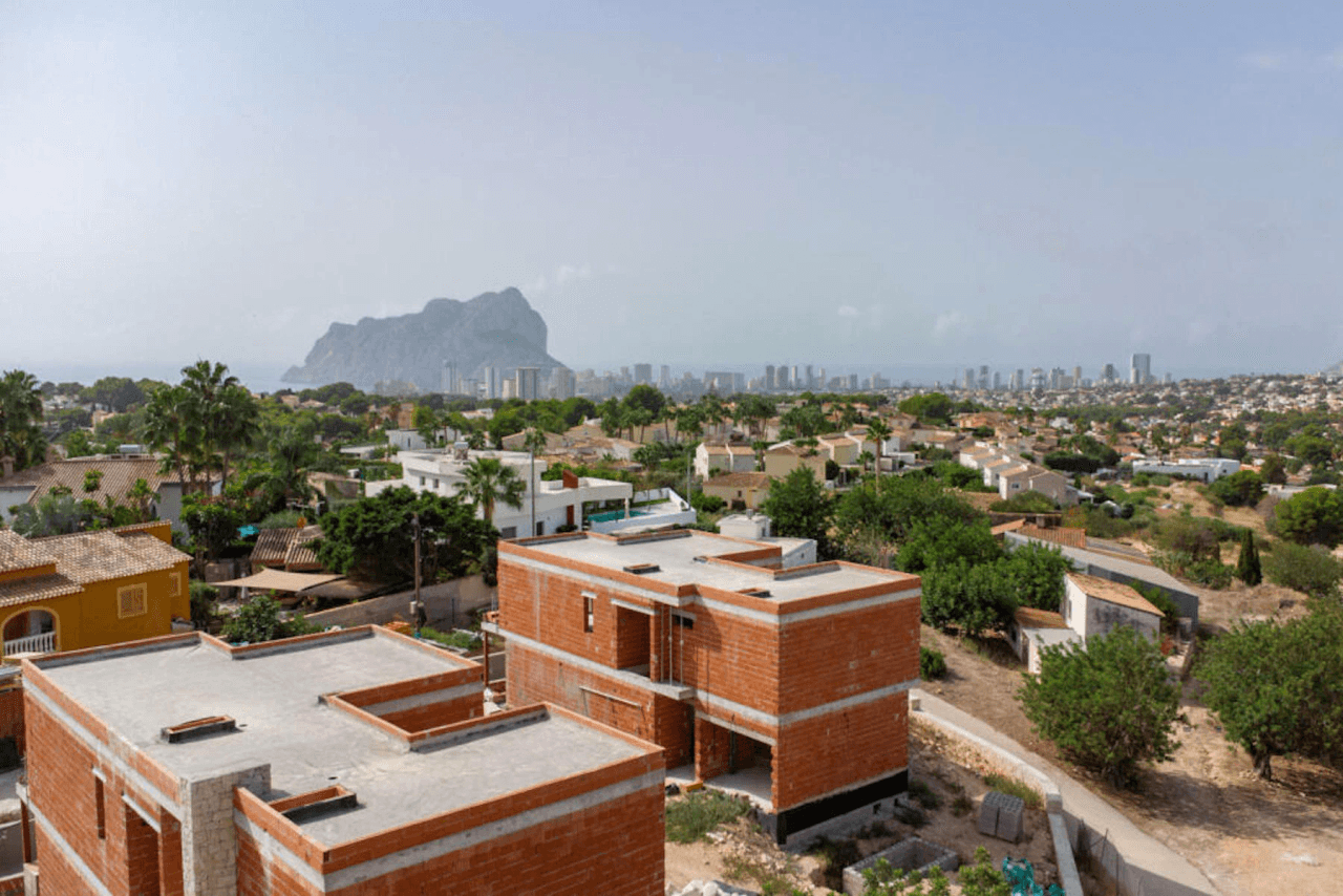 Exclusiva villa de obra nueva con piscina y eficiencia A en Calpe (Gran Sol)