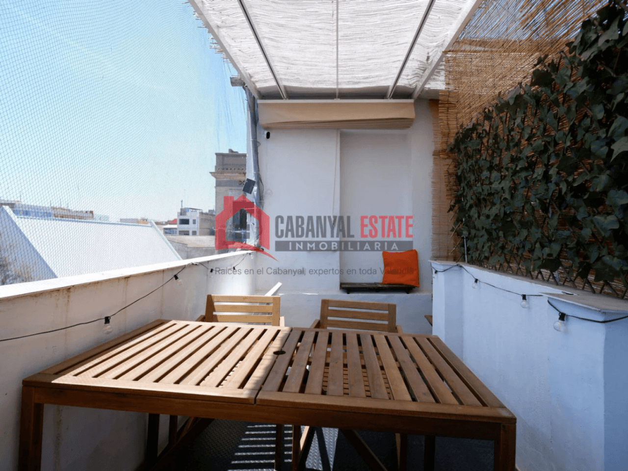 Espectacular piso típico de El Cabanyal reformado con terraza privada y buhardilla