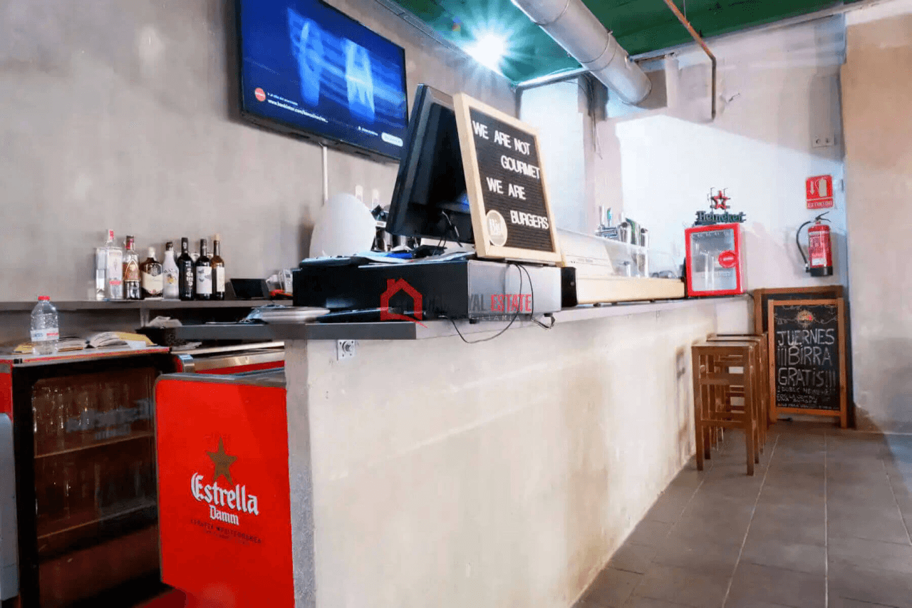 Oportunidad de inversión en Plaza Honduras: local en esquina con licencia definitiva