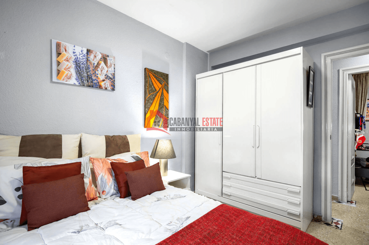 Piso frente al Parque del Oeste. Vistas despejadas, 4 habitaciones