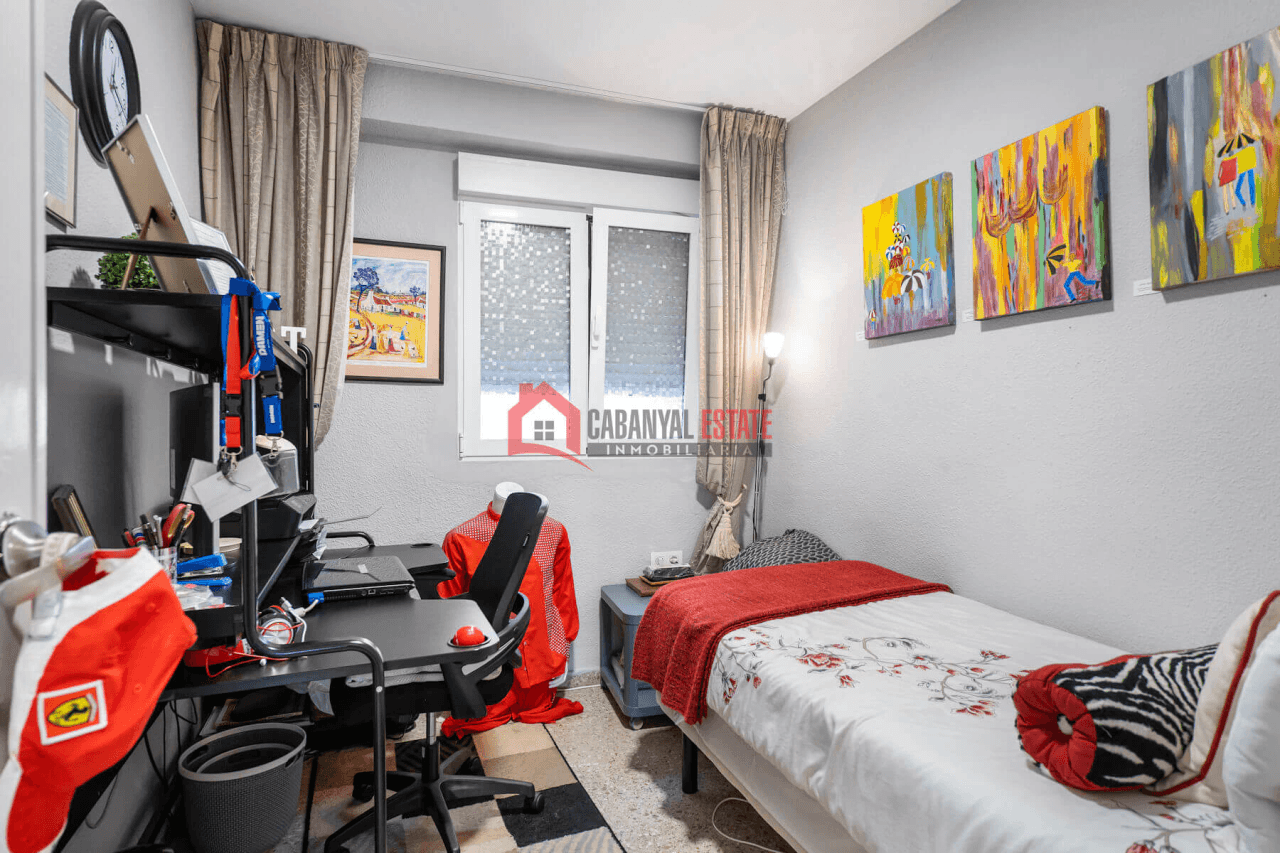 Piso frente al Parque del Oeste. Vistas despejadas, 4 habitaciones
