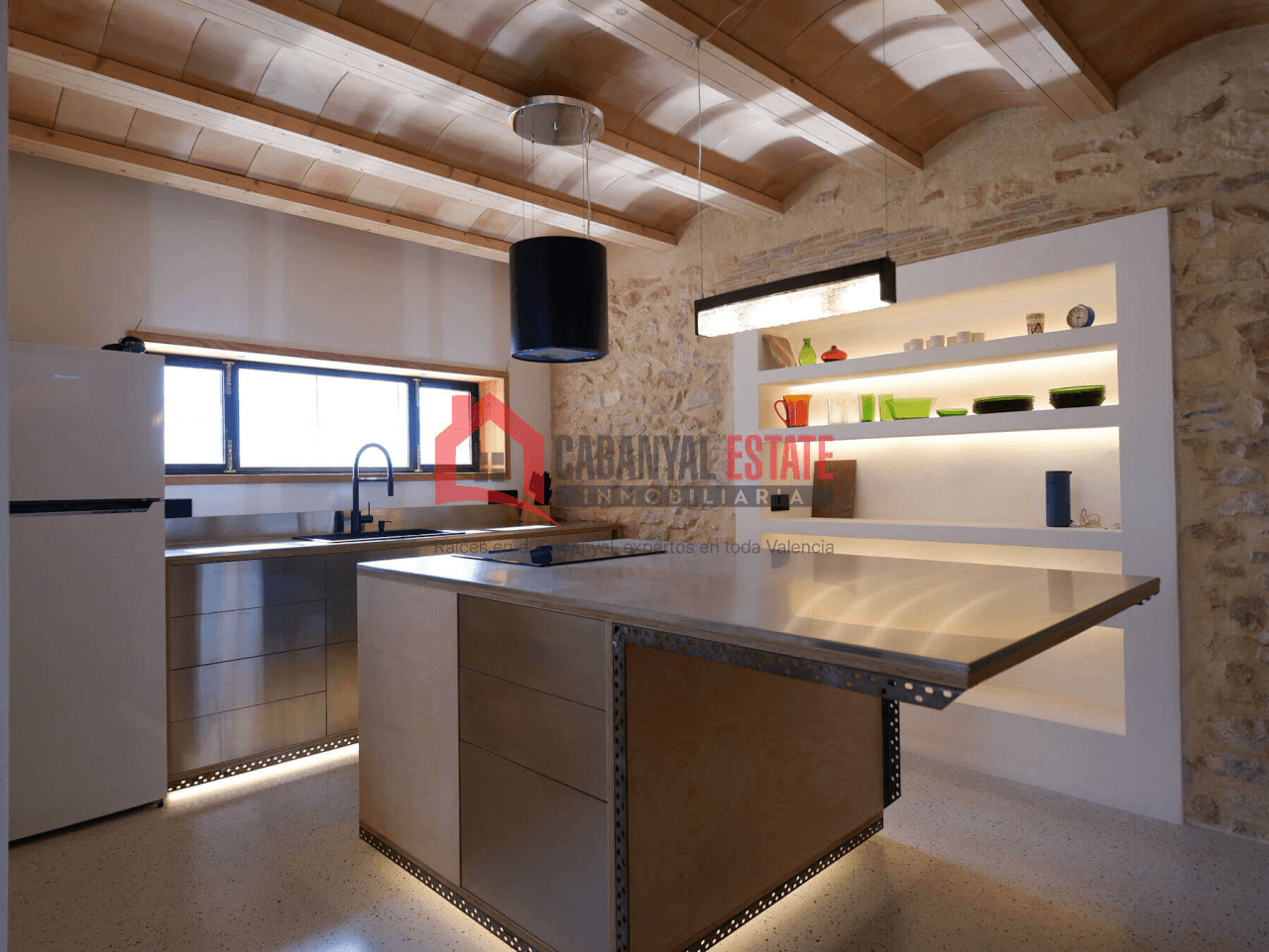 Encantadora casa de pueblo renovada con alma industrial en Borbotó