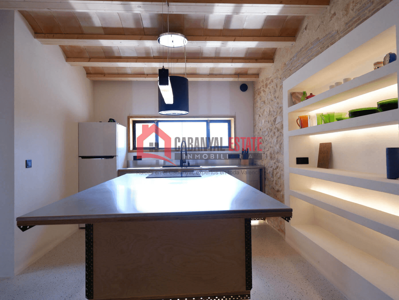Encantadora casa de pueblo renovada con alma industrial en Borbotó