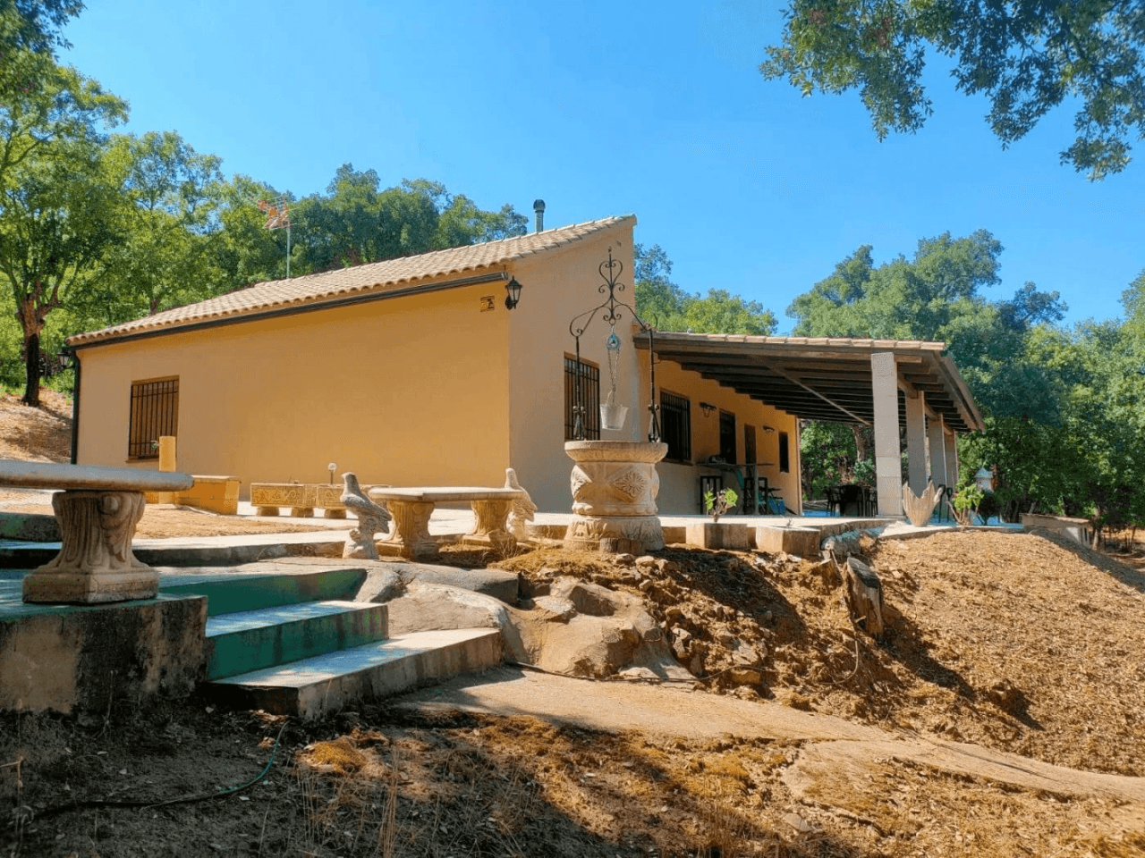 Encantadora finca rústica con chalet en Fuencaliente: Naturaleza, privacidad y confort